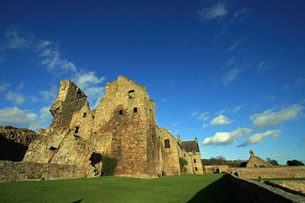 aberdour_castle_2