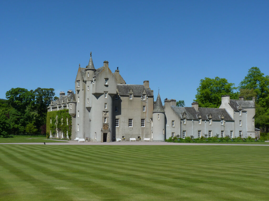 ballindalloch_castle_2