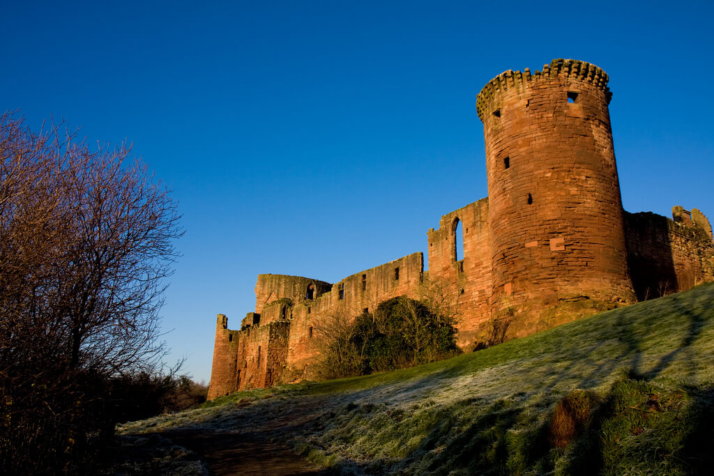 bothwell_castle_1