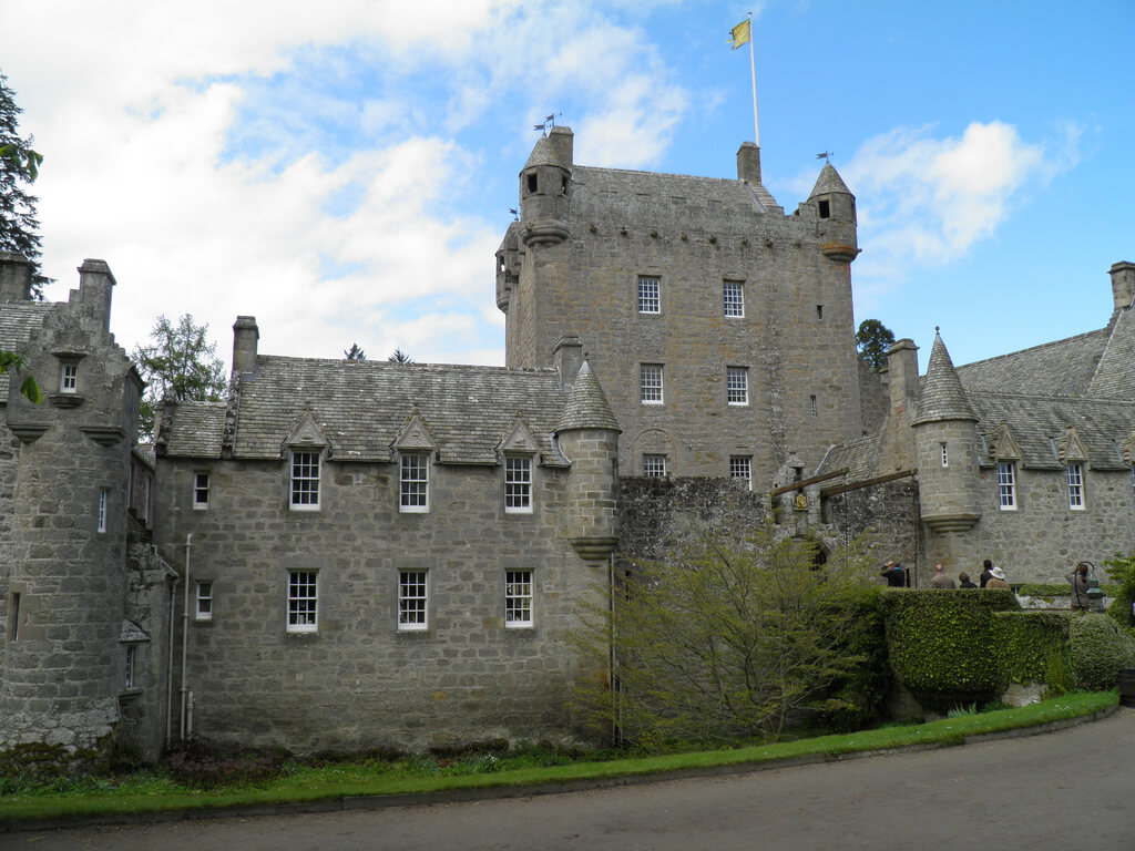 cawdor_castle_2