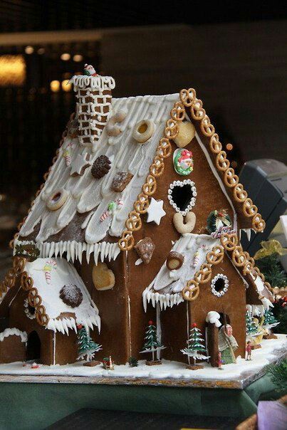 Gingerbread House 17